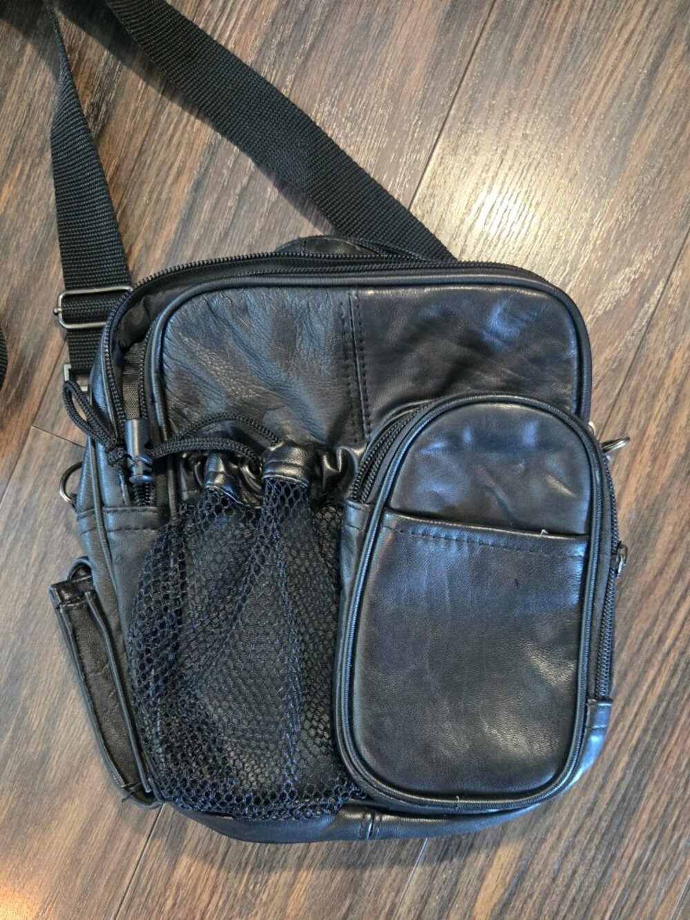 Source Unknown Black Crossbody Shoulder Bag with Mesh Pocket